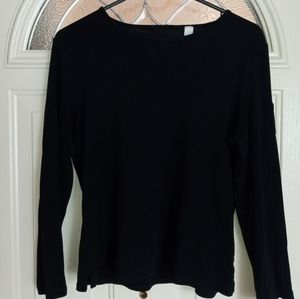 3/4 length sleeve tee shirt.